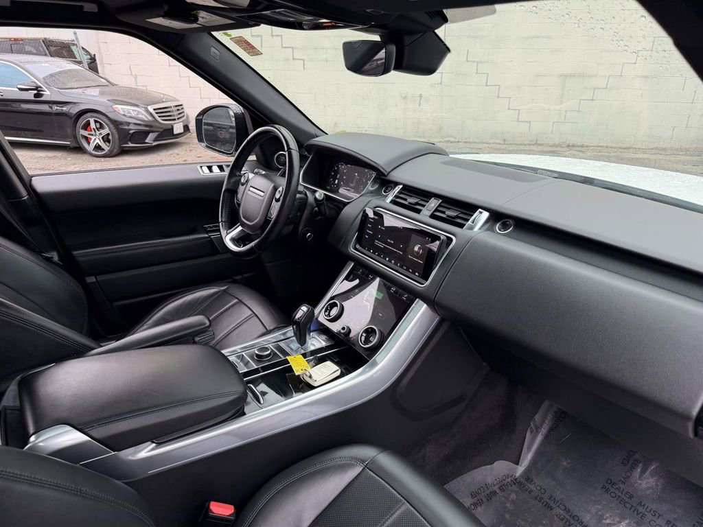 Used 2020 Land Rover Range Rover Sport HSE image 11