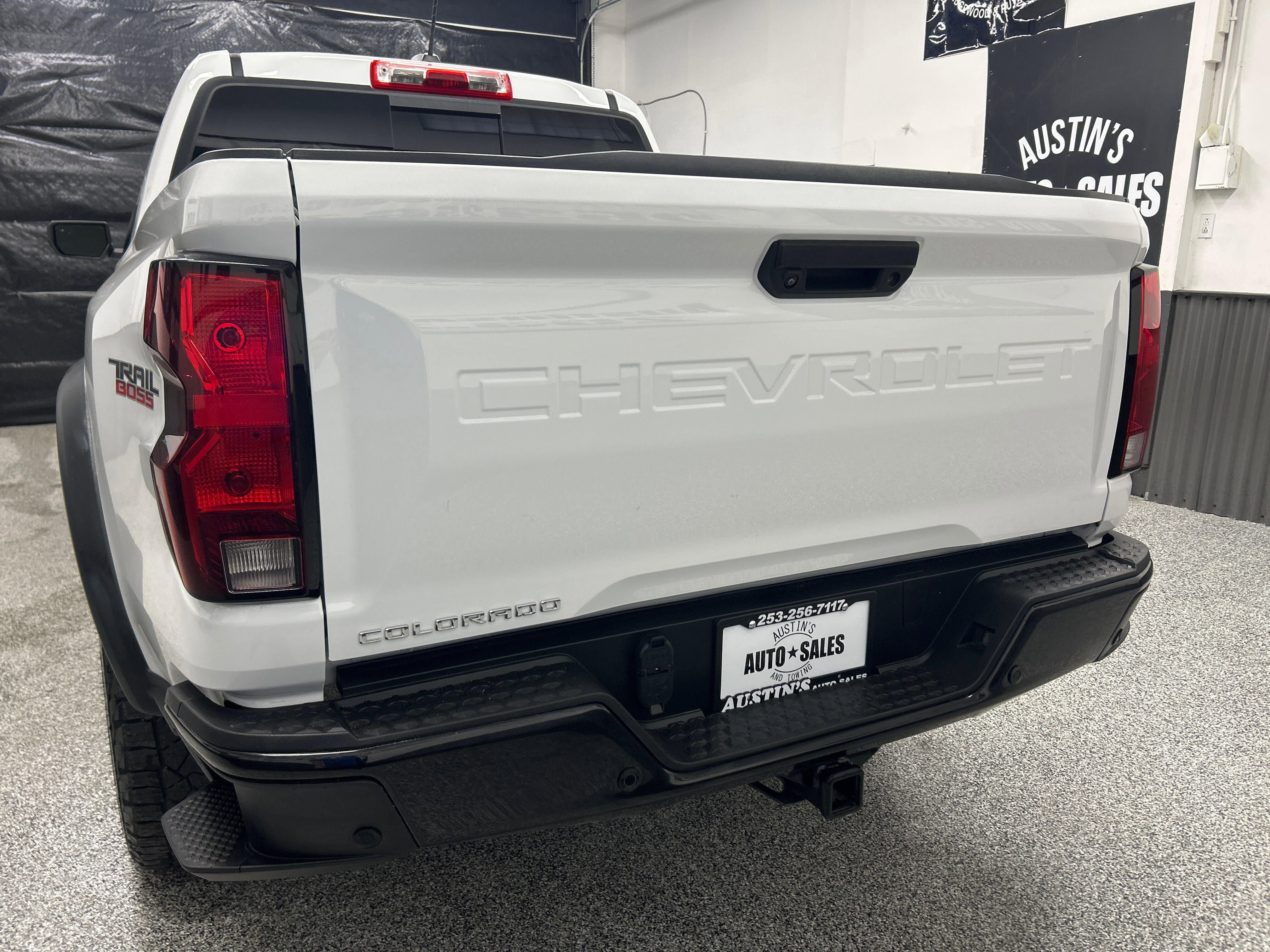 Used 2023 Chevrolet Colorado Trail Boss w/ Advanced Trailering Package AWD/4WD image 5