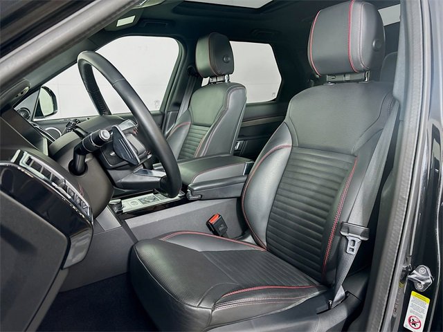 Used 2019 Land Rover Discovery HSE image 11