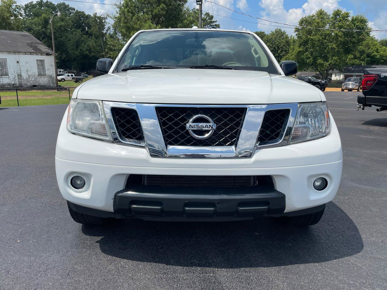 Used 2014 Nissan Frontier SV w/ SV Value Truck Package AWD/4WD image 2