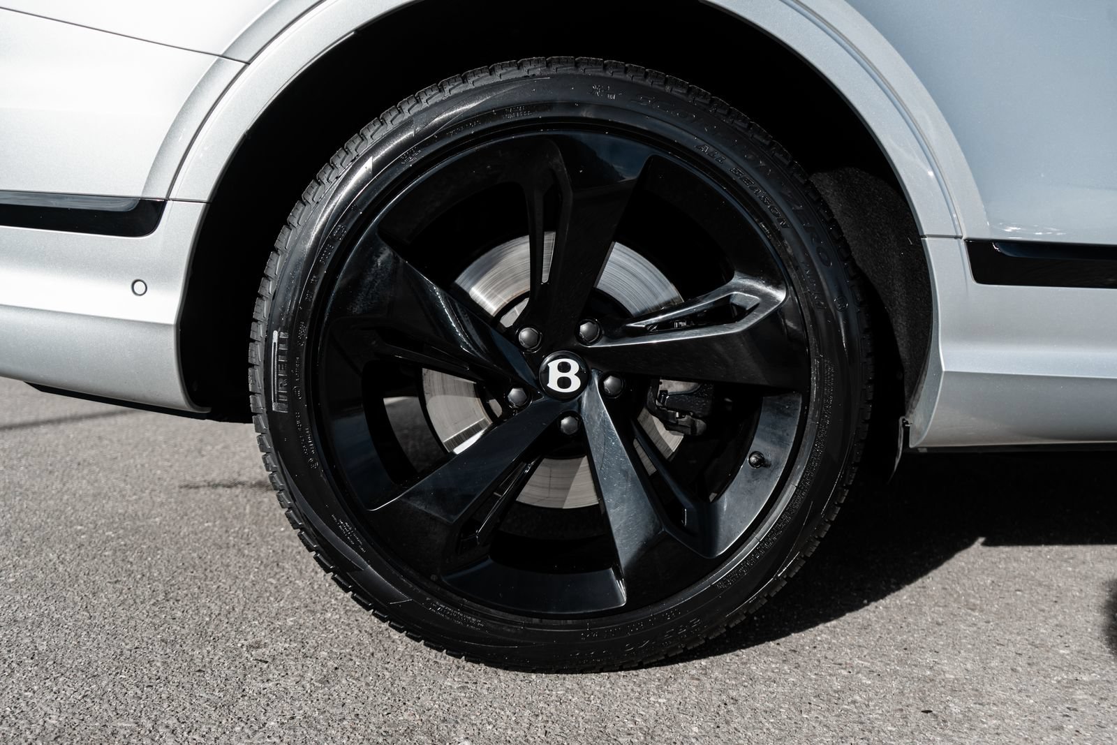Certified 2023 Bentley Bentayga Extended Wheelbase AWD/4WD image 15
