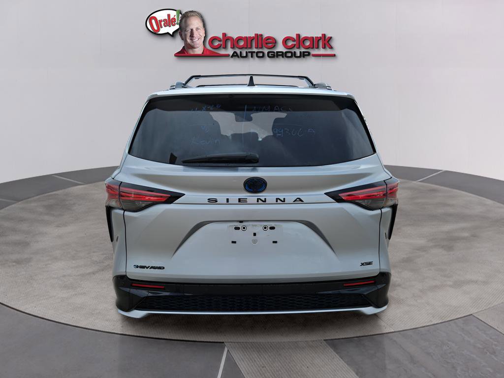 Used 2025 Toyota Sienna XSE w/ XSE Premium Package AWD/4WD image 5