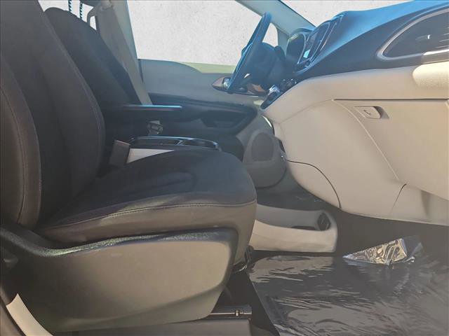 Used 2018 Chrysler Pacifica Touring Plus w/ Tire & Wheel Group image 23