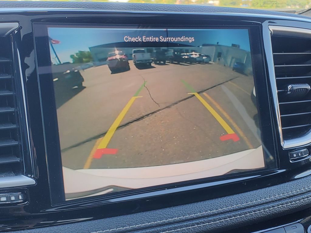 Used 2025 Chrysler Pacifica Limited FWD image 15