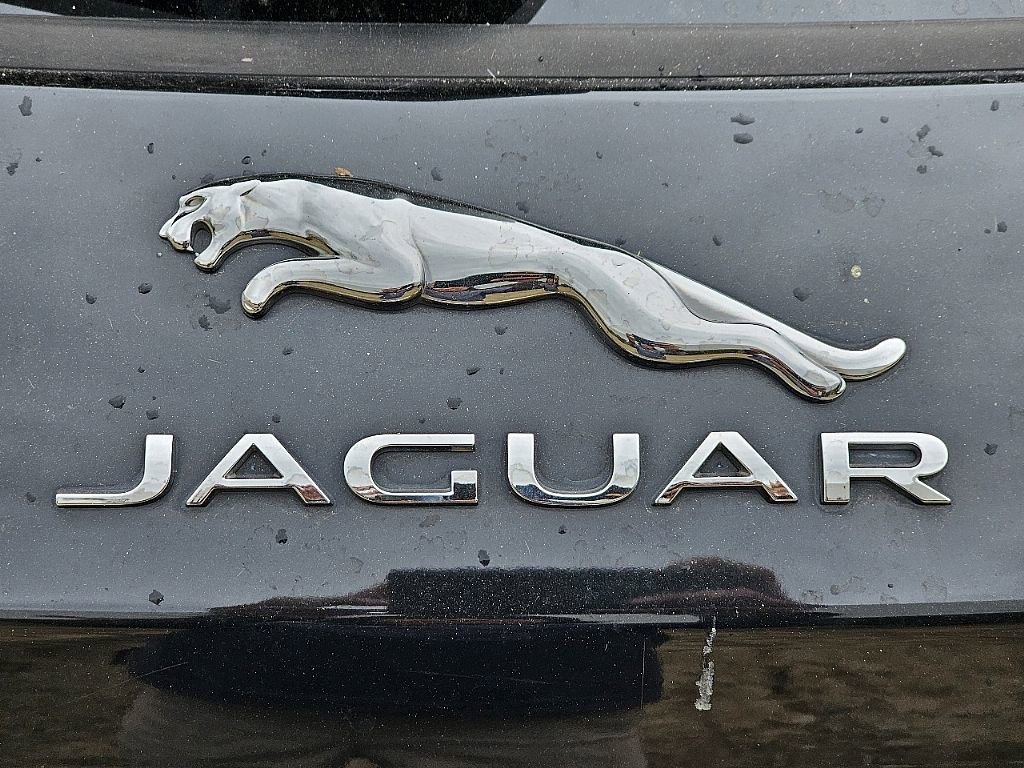 Used 2020 Jaguar F-PACE Premium image 3