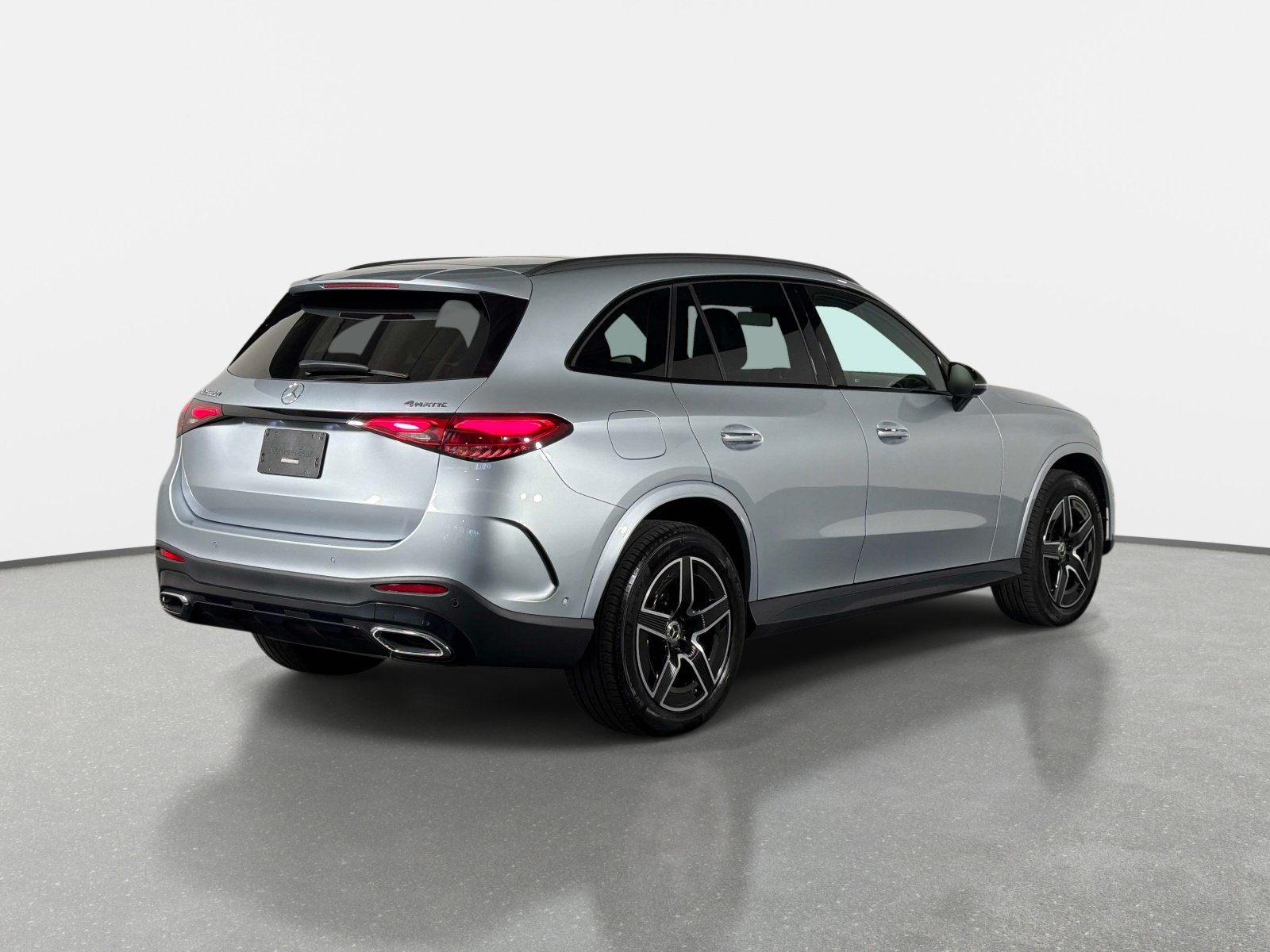 Used 2025 Mercedes-Benz GLC 300 4MATIC w/ AMG Line image 3