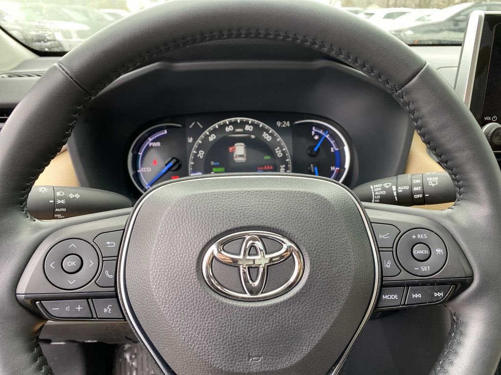 Used 2024 Toyota RAV4 XLE w/ Convenience Package image 18