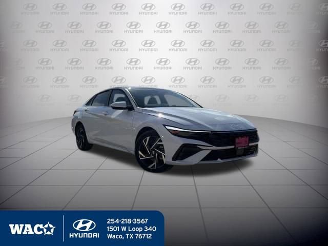 Used 2025 Hyundai Elantra Sport image 3