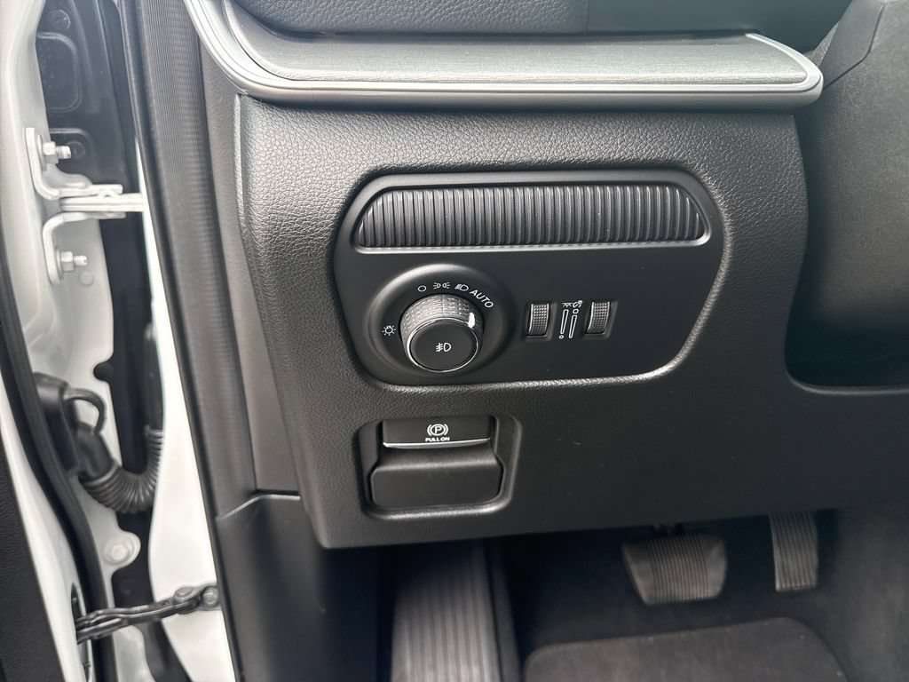 Used 2025 Jeep Wagoneer 4WD image 14