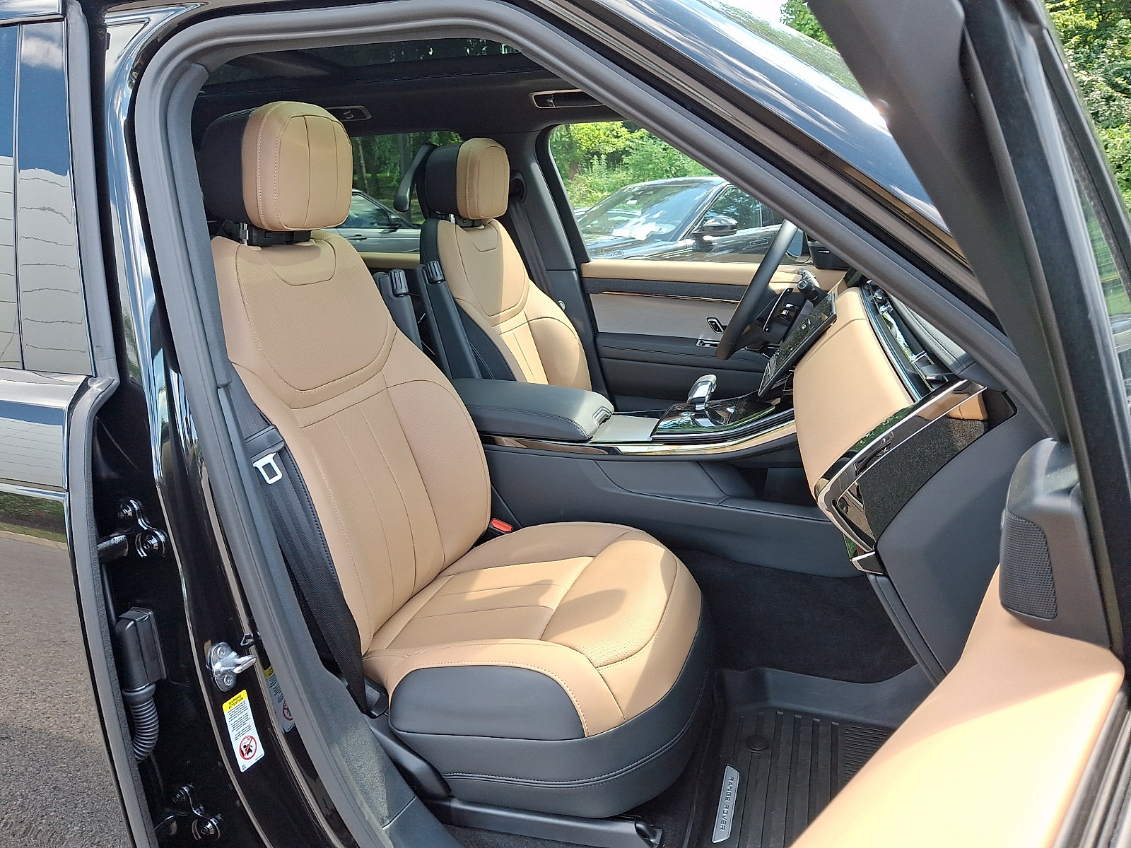 New 2026 Land Rover Range Rover Sport Dynamic SE AWD/4WD image 3