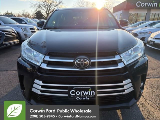 Used 2018 Toyota Highlander XLE w/ Carpet Mat Package (TMS) image 2