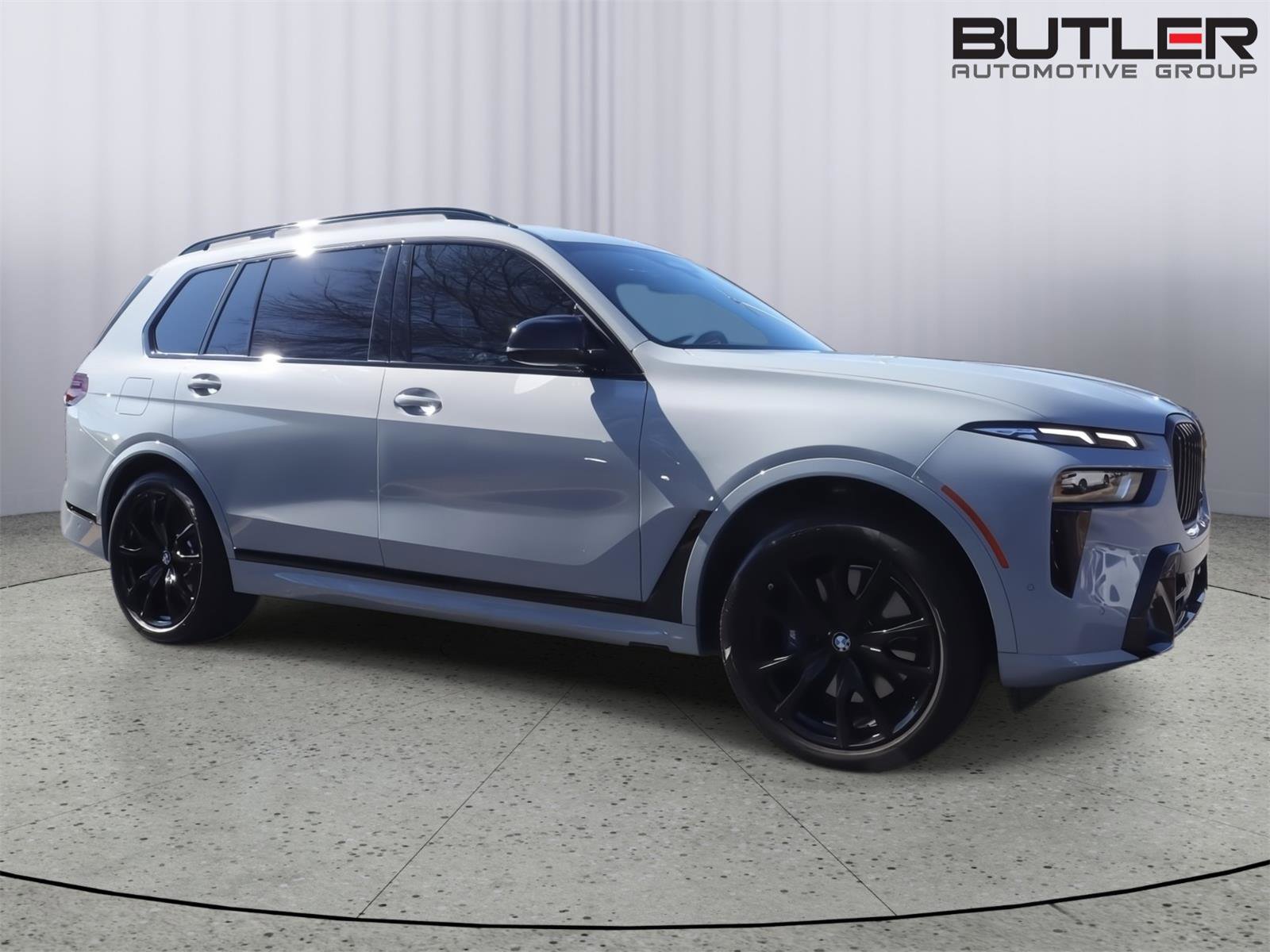 Used 2025 BMW X7 M60i image 3