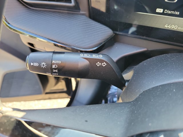 Used 2025 Nissan Kicks SR AWD/4WD image 25