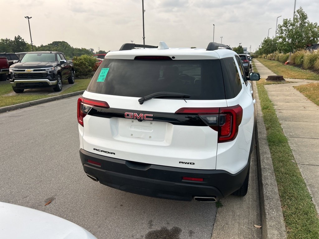 Used 2022 GMC Acadia SLT w/ Elevation Edition image 6