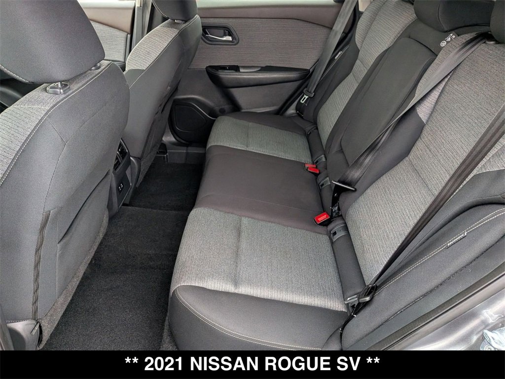 Used 2021 Nissan Rogue SV image 3