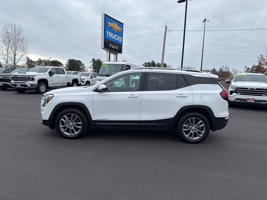 Used 2024 GMC Terrain SLT image 8