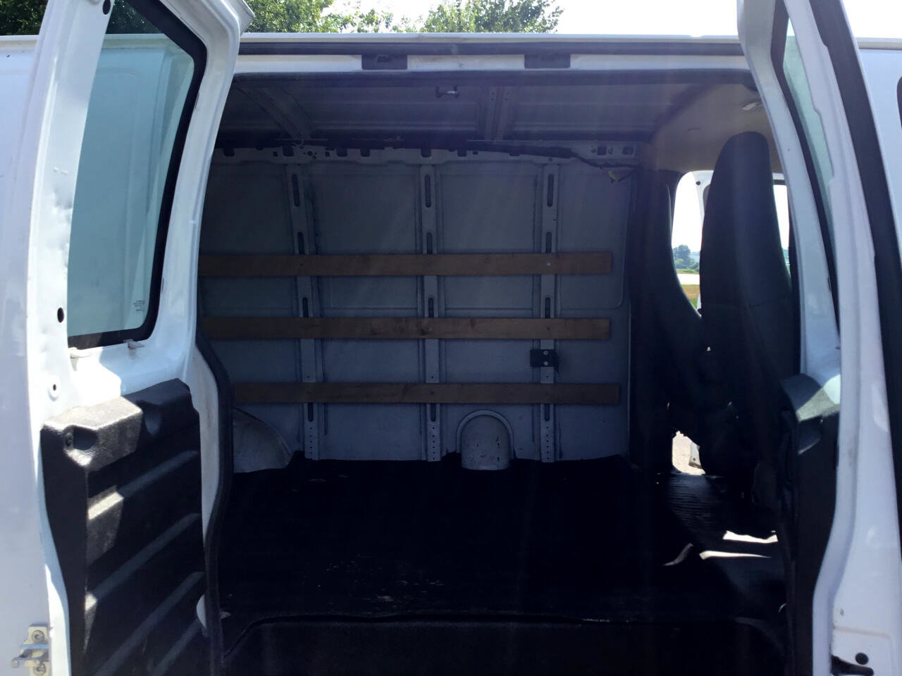 Used 2017 GMC Savana 2500 image 20