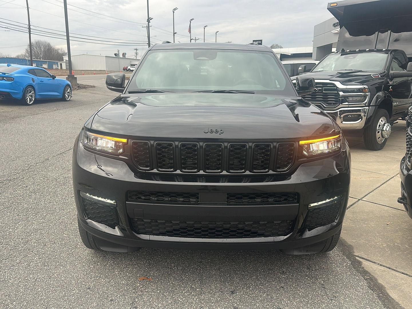 New 2025 Jeep Grand Cherokee L Limited w/ Black Appearance Package image 2