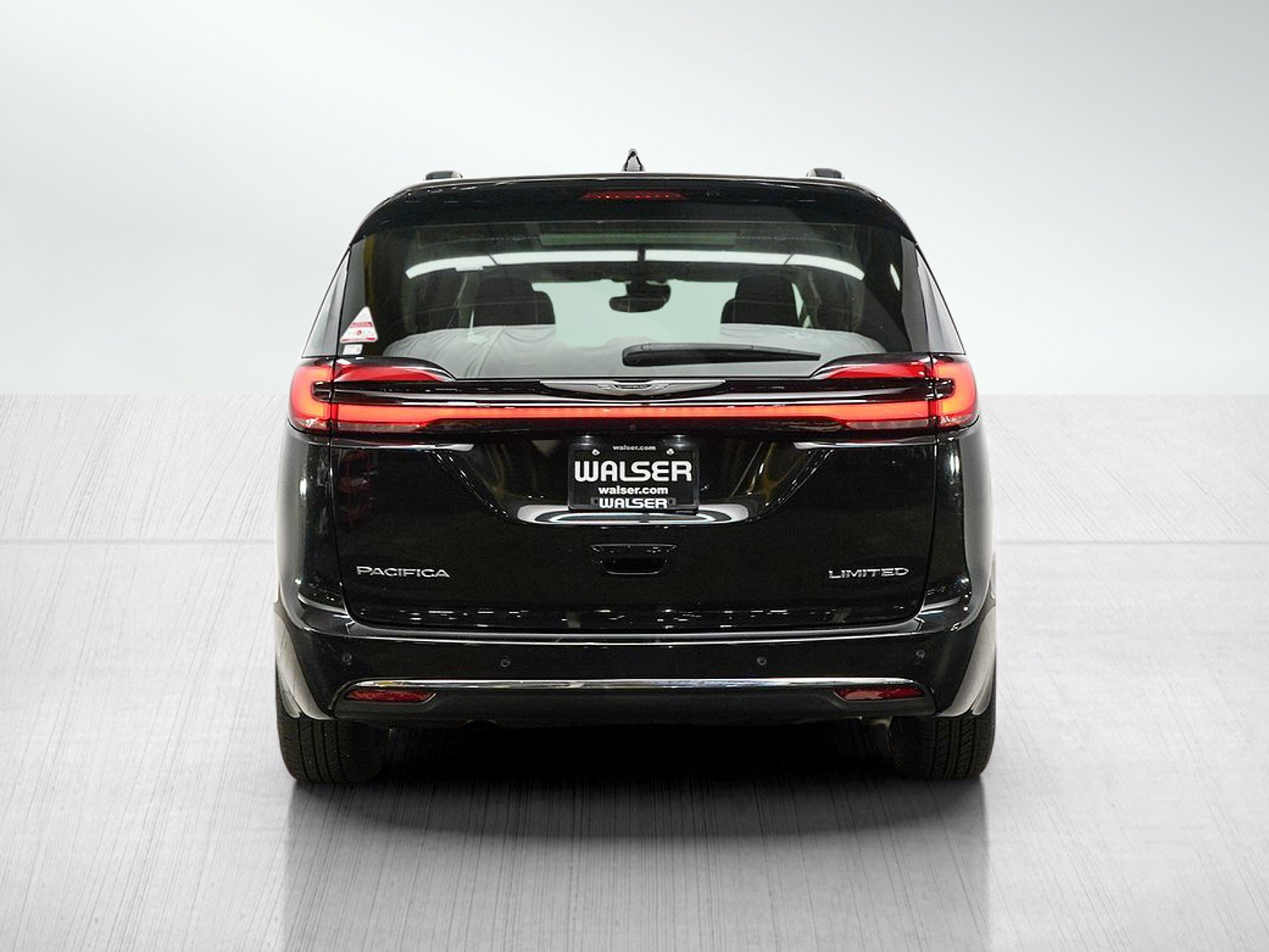 Used 2023 Chrysler Pacifica Limited FWD image 6