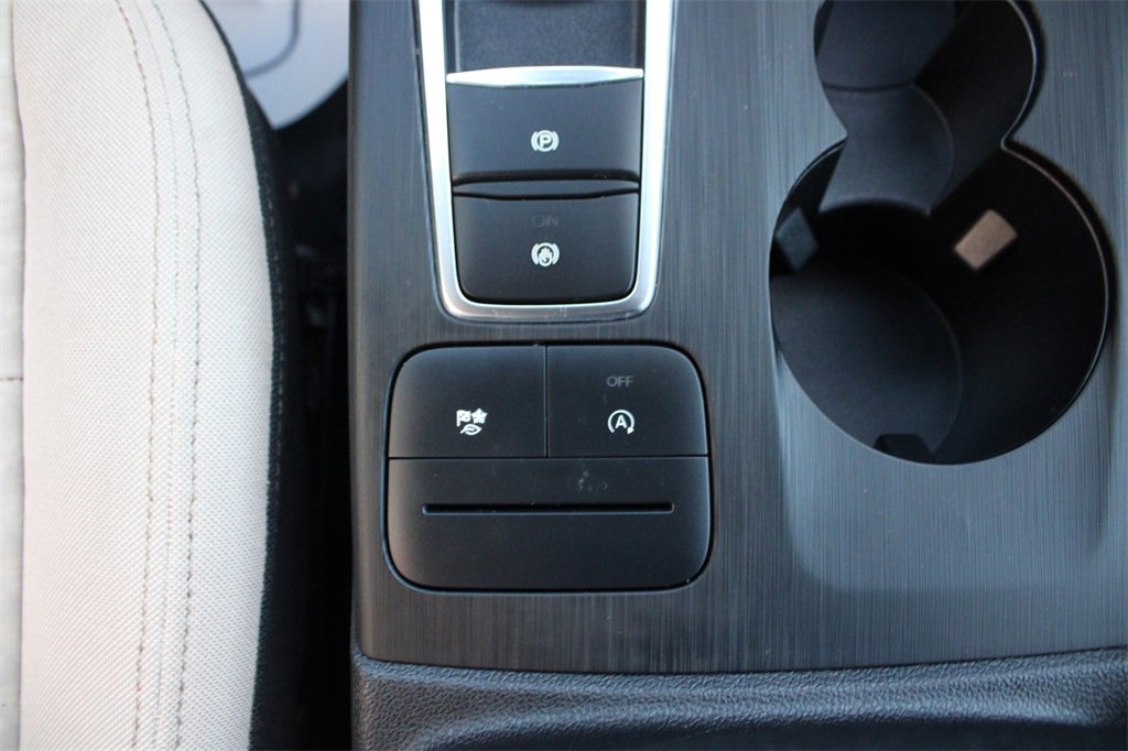 Used 2020 Ford Escape SE image 17