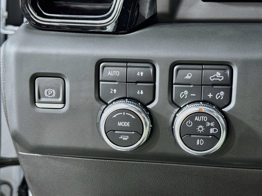 Used 2024 GMC Sierra 1500 AT4 w/ Technology Package AWD/4WD image 18