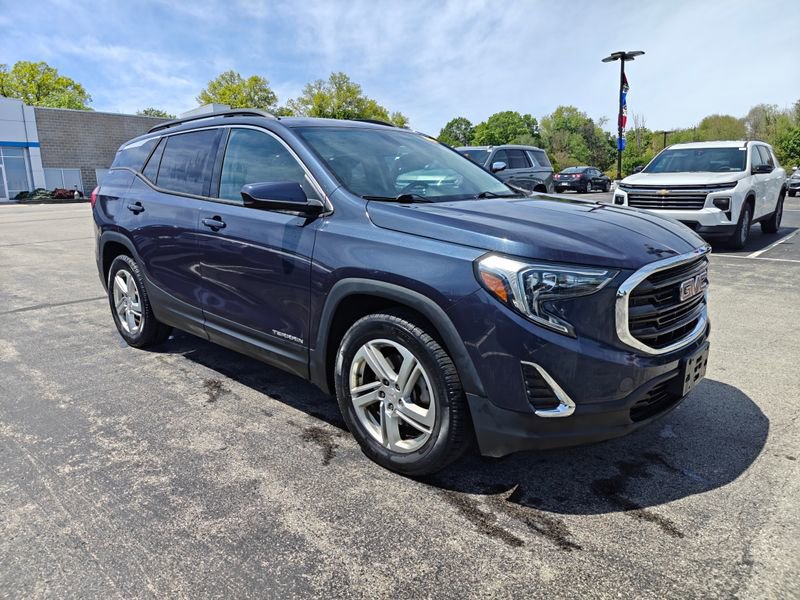 Used 2018 GMC Terrain SLE w/ Driver Convenience Package AWD/4WD image 3