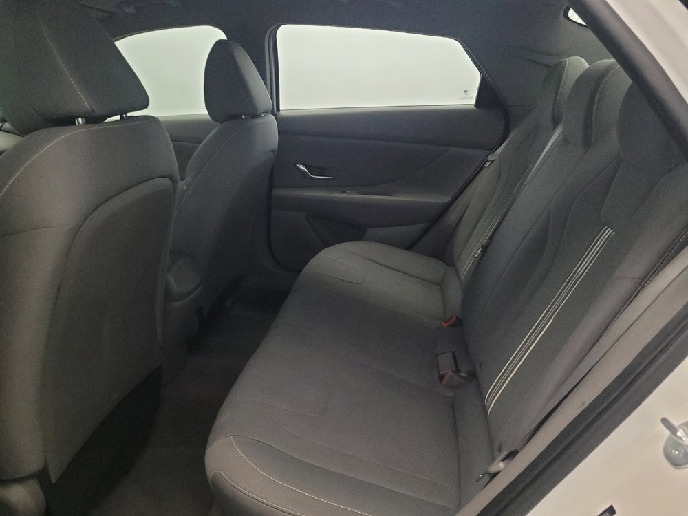 Used 2023 Hyundai Elantra SEL FWD image 18