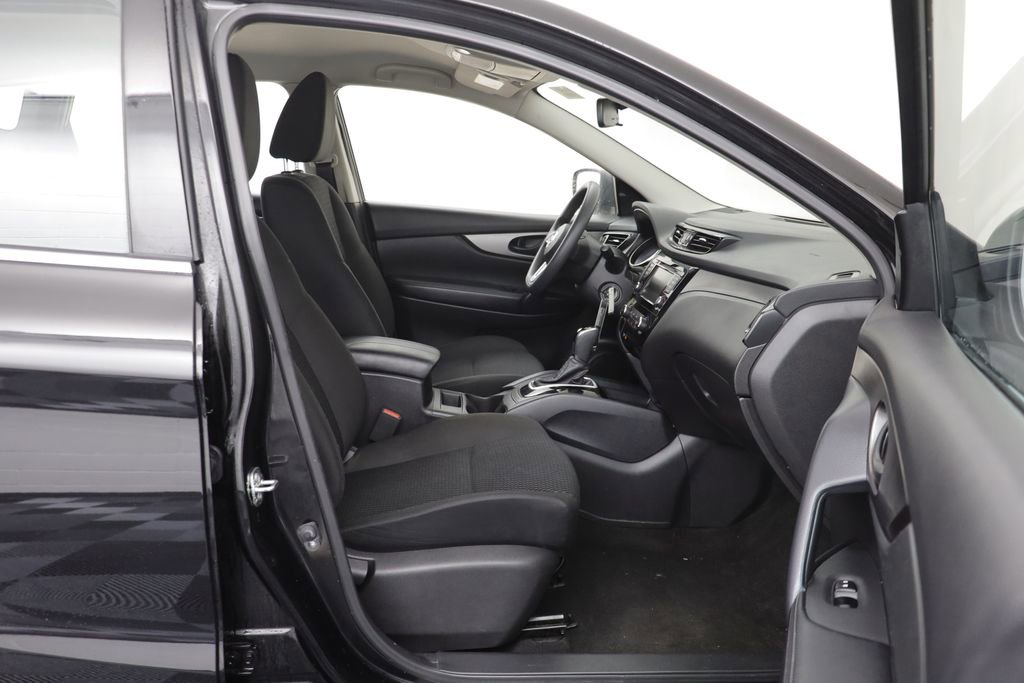 Used 2021 Nissan Rogue Sport S image 18