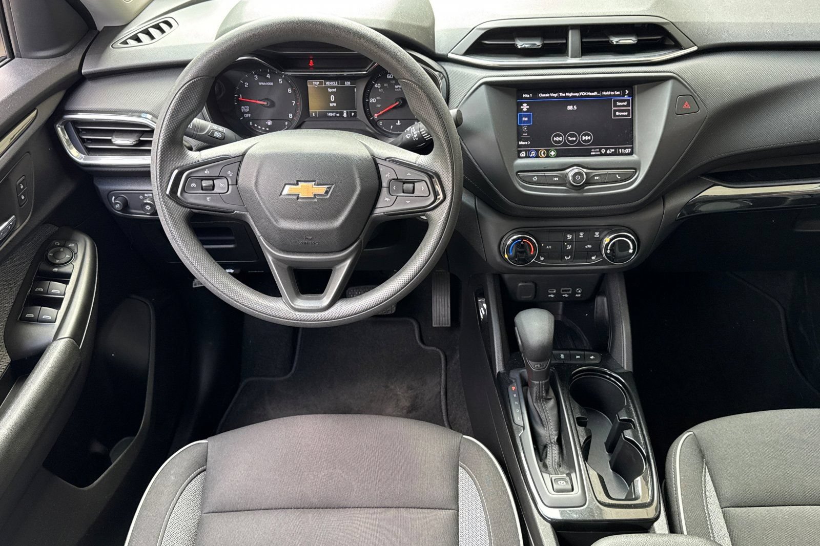 Used 2023 Chevrolet TrailBlazer LT FWD image 17