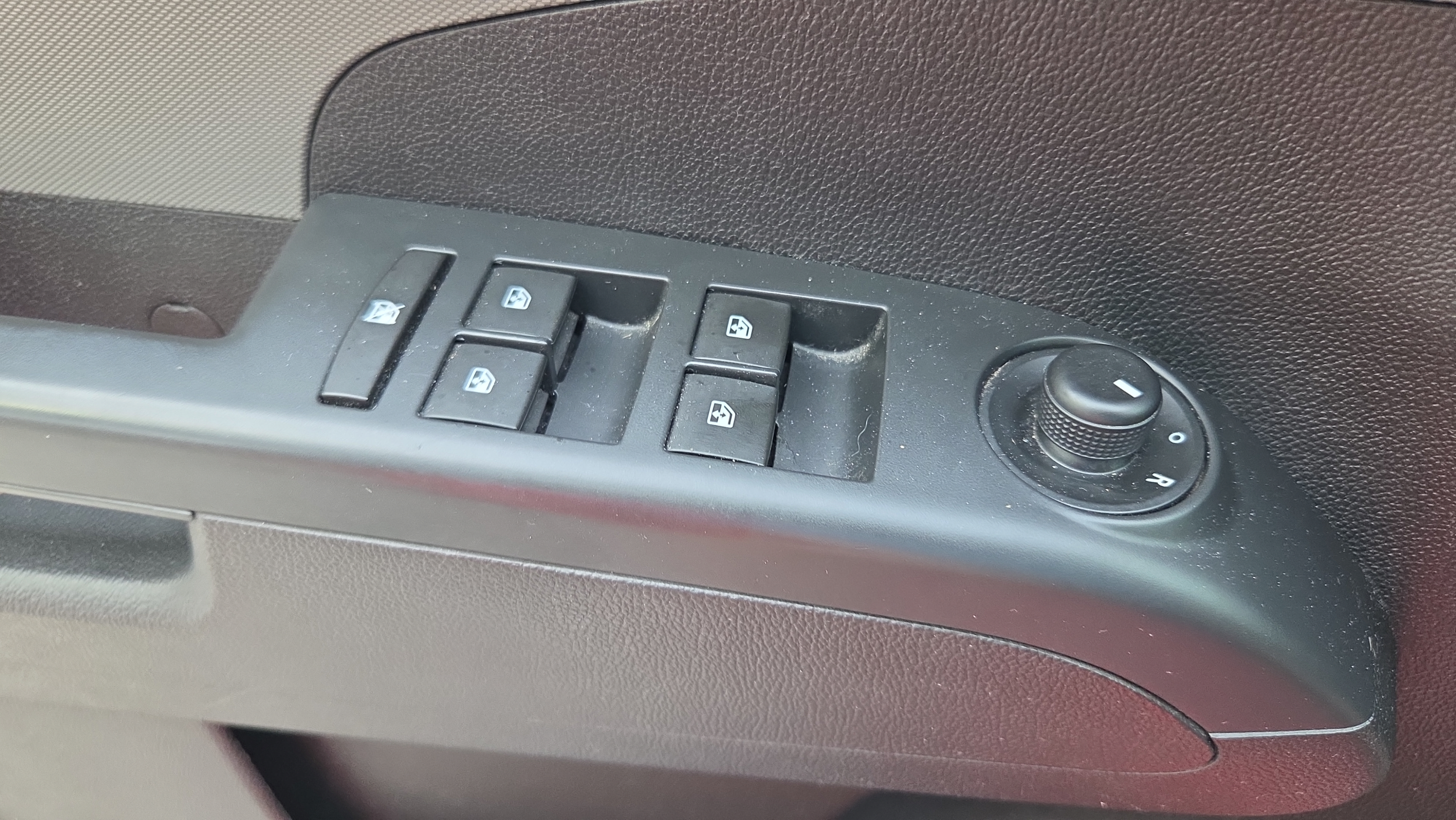 Used 2016 Chevrolet Sonic LT FWD image 27