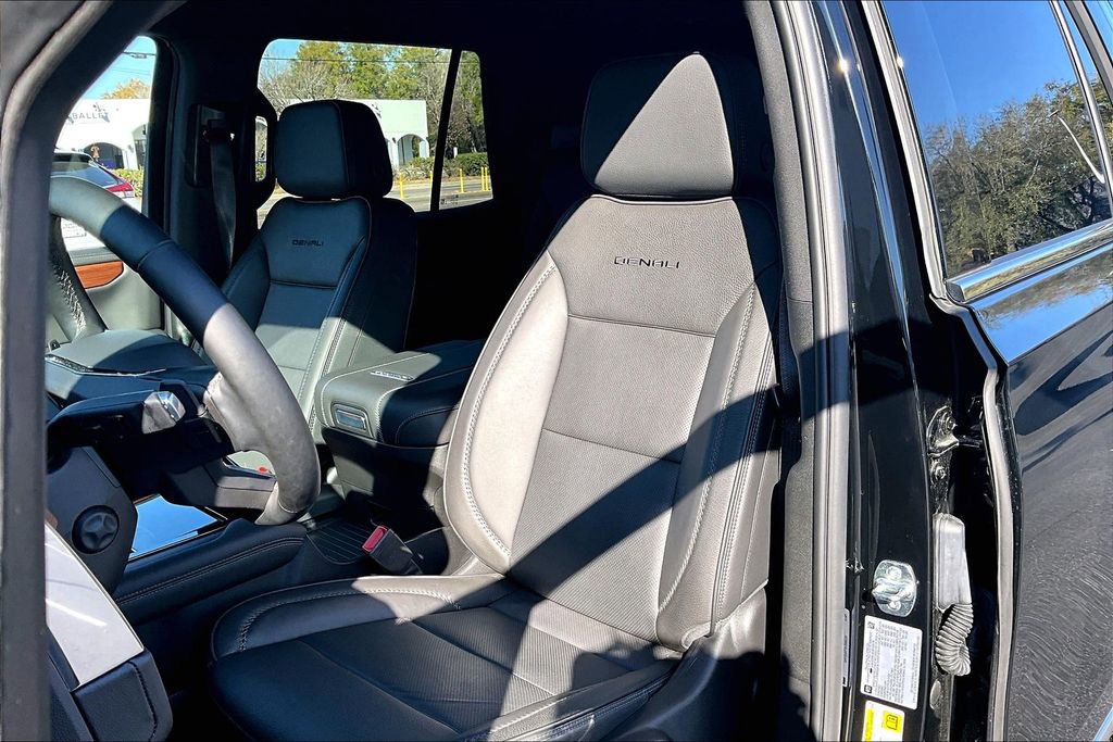 Used 2025 GMC Yukon Denali image 21