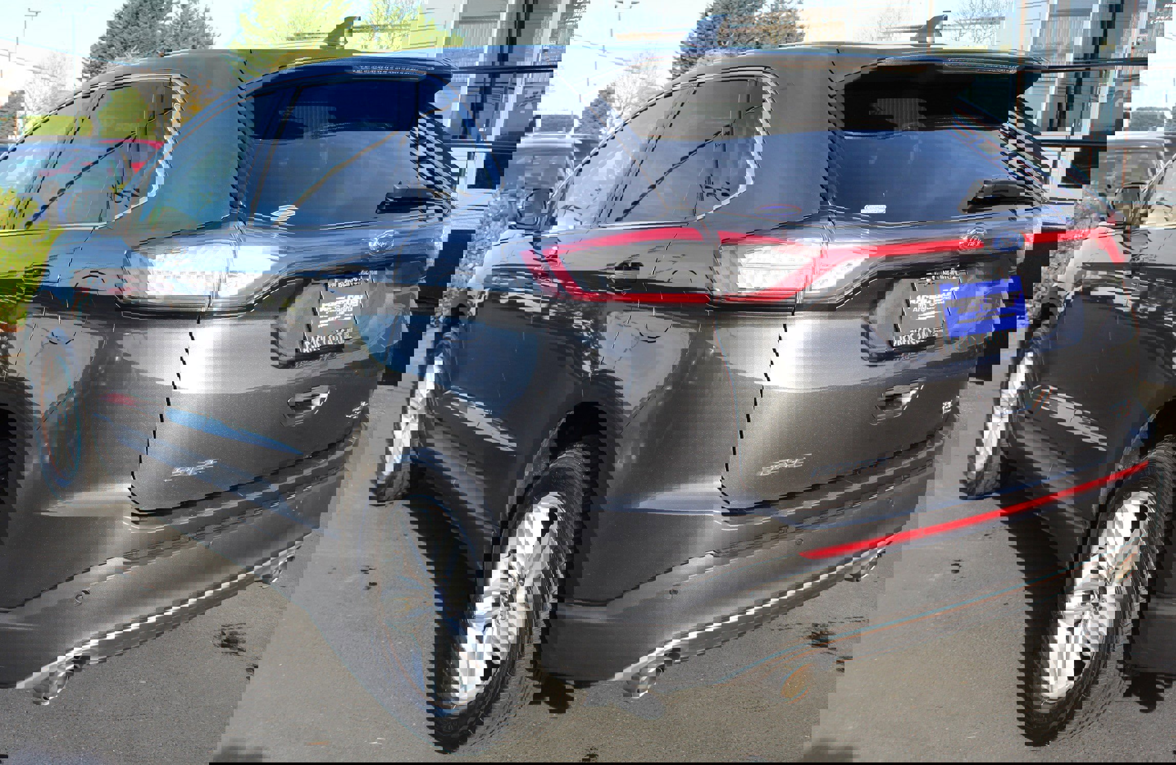 Used 2017 Ford Edge SEL w/ Equipment Group 201A image 4