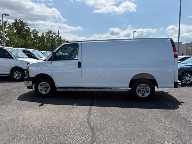 Used 2025 GMC Savana 2500 w/ Driver Convenience Package RWD image 2