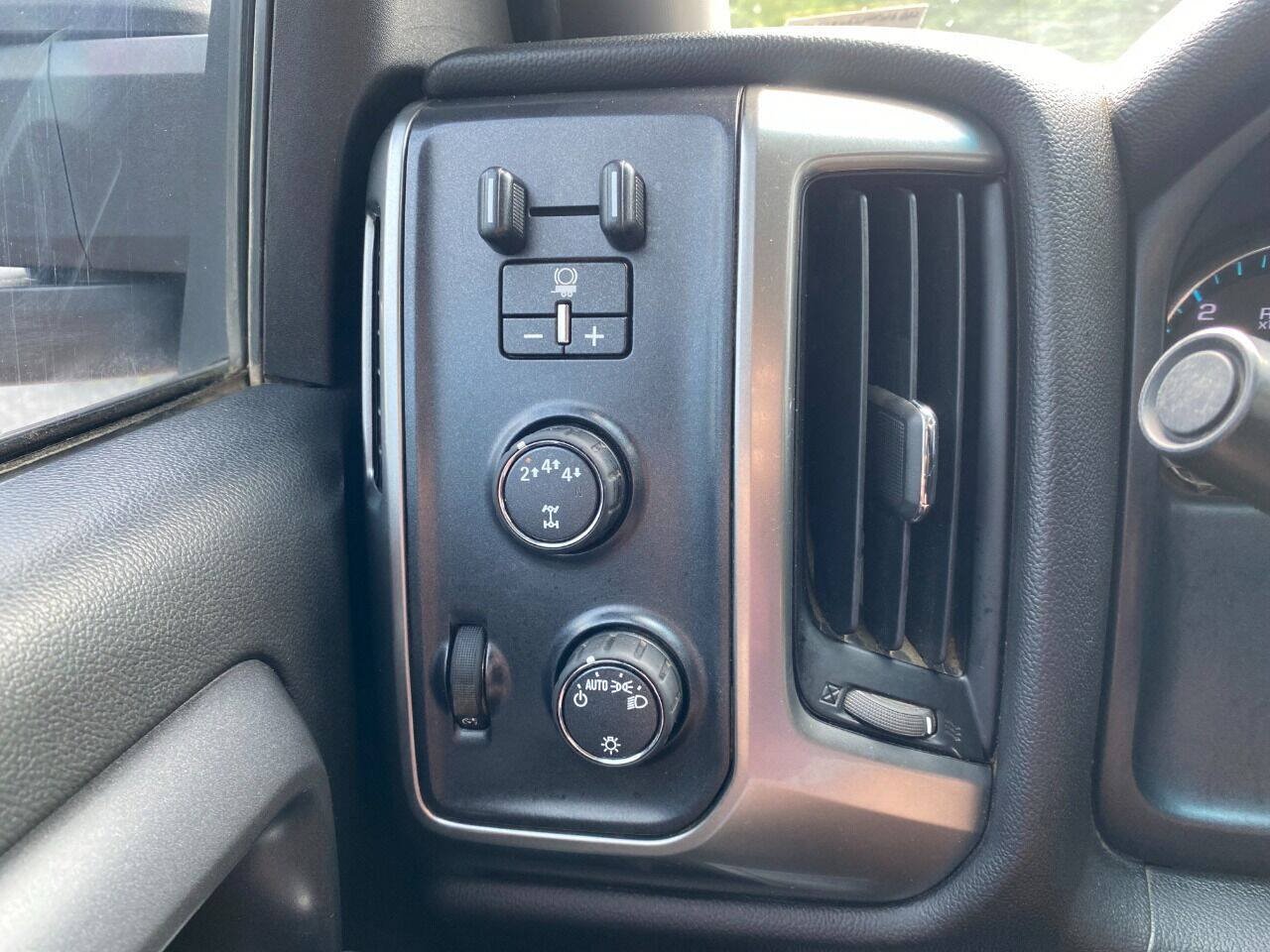 Used 2017 Chevrolet Silverado 2500 LT AWD/4WD image 18