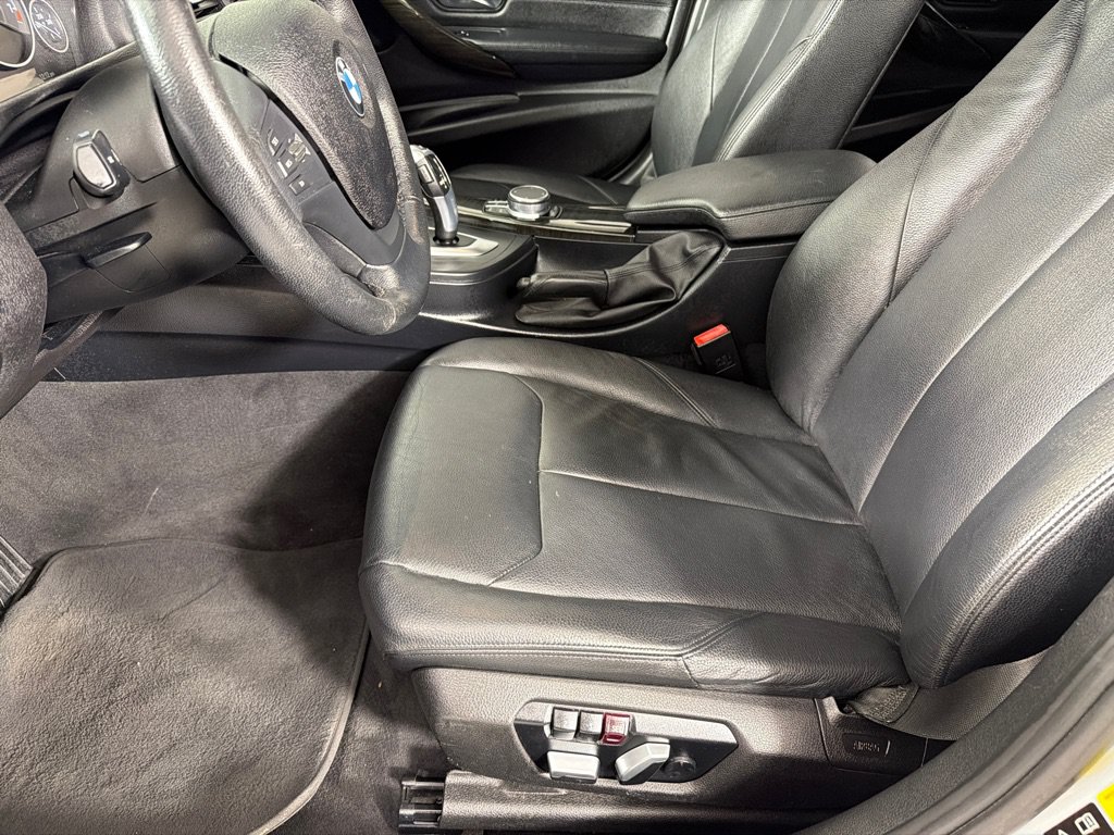 Used 2018 BMW 320i xDrive Sedan AWD/4WD image 12