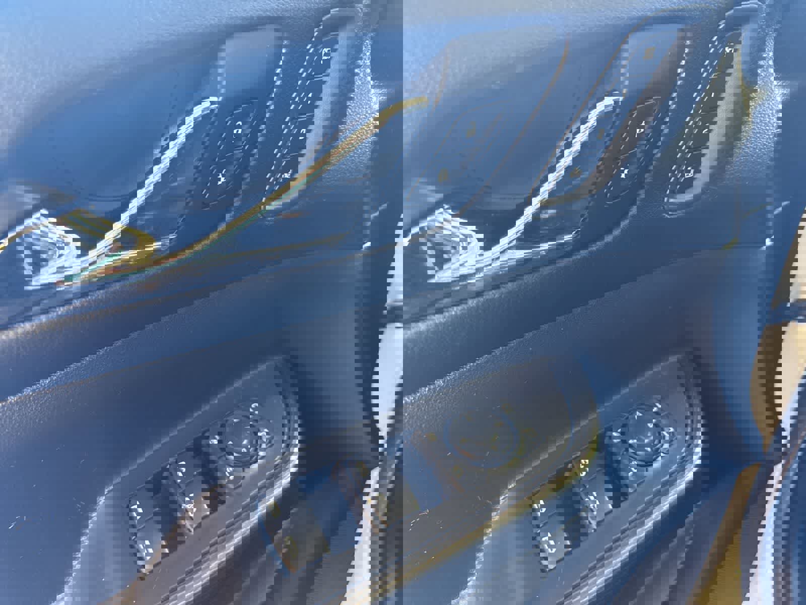 Used 2020 GMC Acadia SLT w/ Premium Package image 20