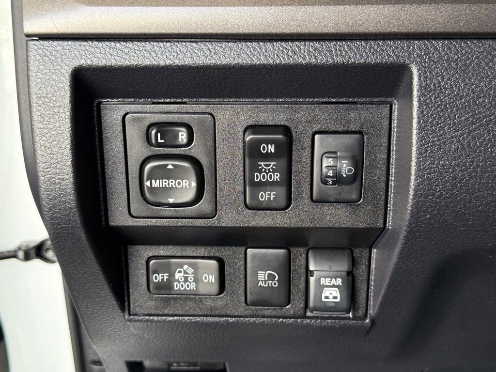 Used 2019 Toyota Tundra SR5 w/ SR5 Upgrade Package image 18