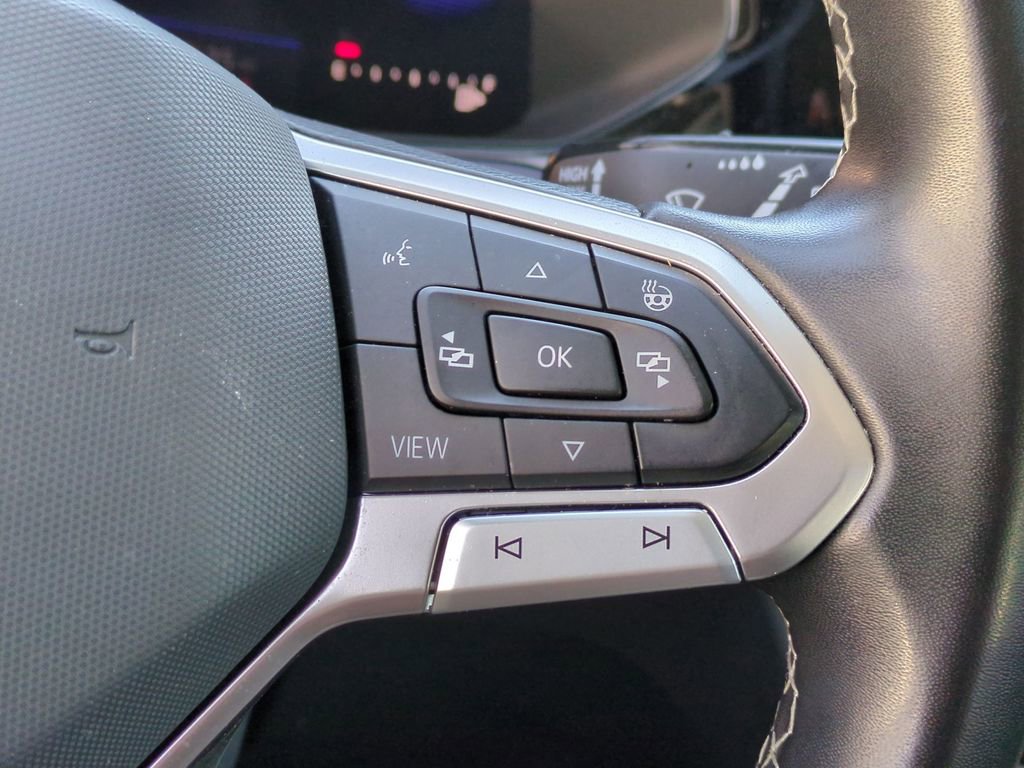 Used 2023 Volkswagen Taos SE image 13