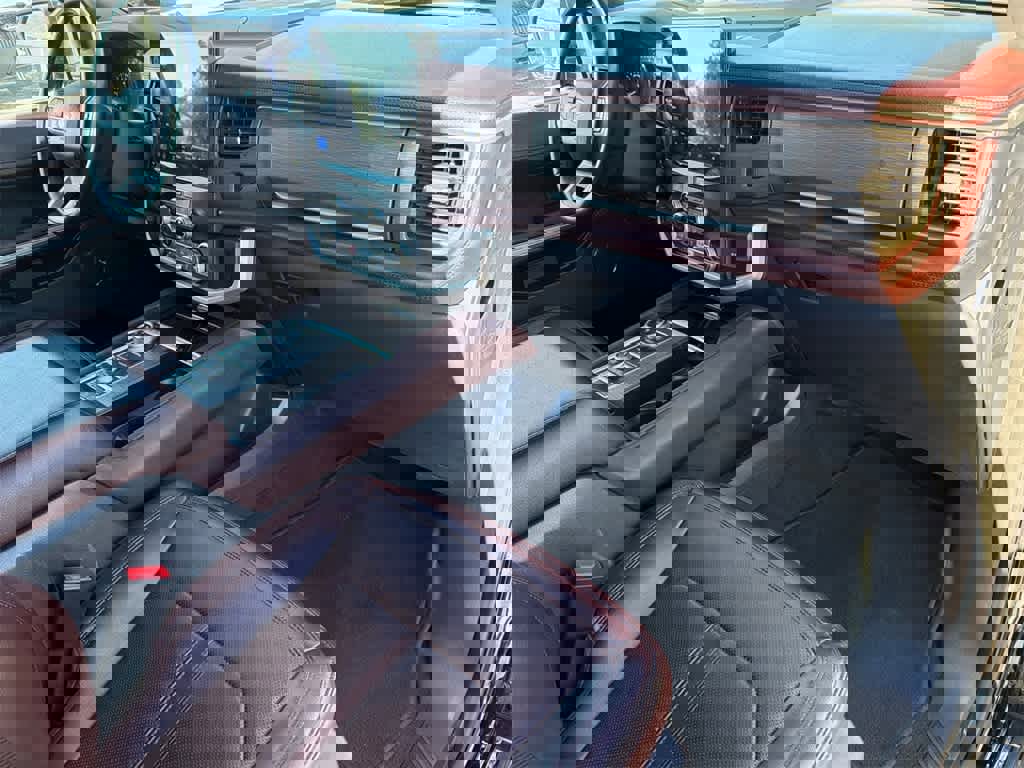 Used 2023 Ford Expedition Limited image 13