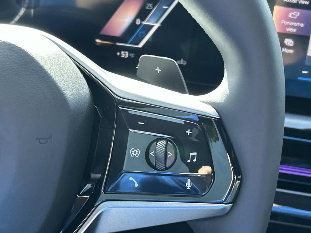 Used 2024 BMW 530i w/ Premium Package RWD image 30