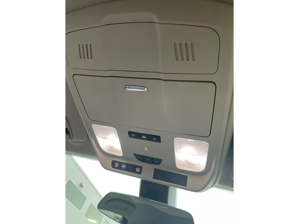 Used 2020 Buick Envision Essence FWD image 18