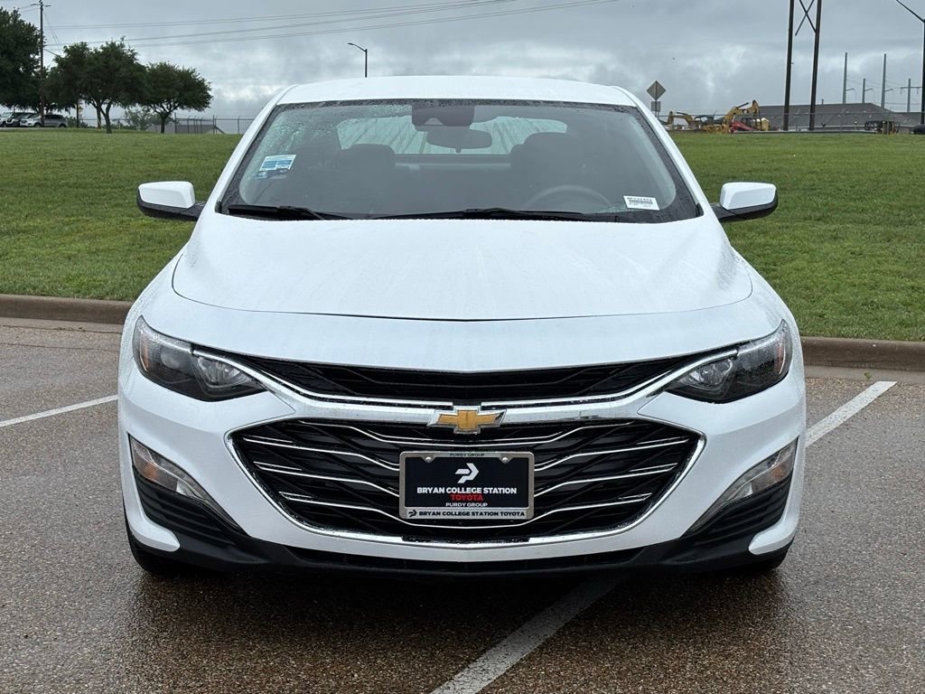 Used 2025 Chevrolet Malibu LT FWD image 3