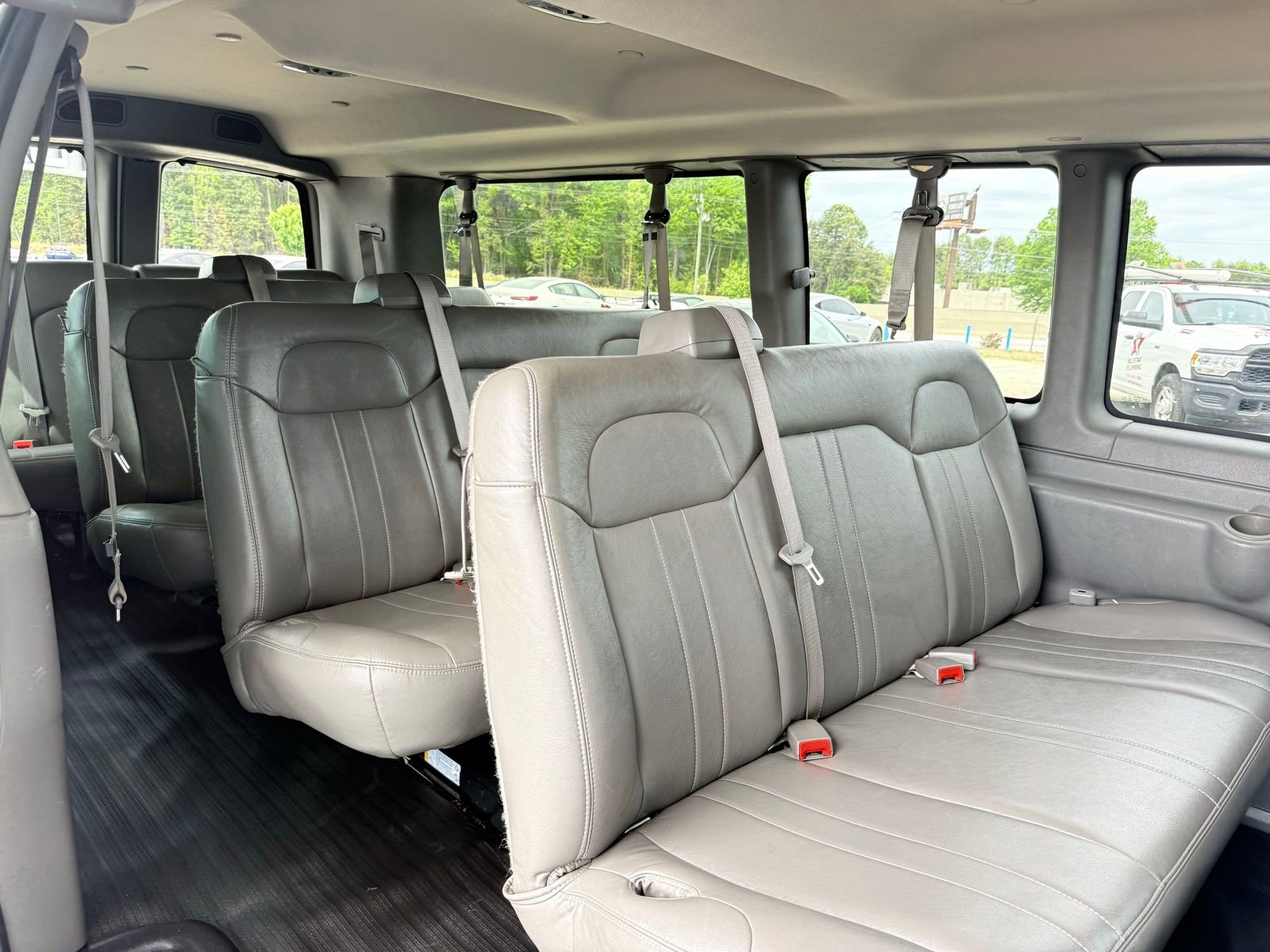 Used 2017 Chevrolet Express 3500 LS image 21
