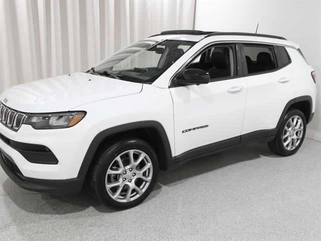 Used 2022 Jeep Compass Latitude w/ Sun and Sound Group image 3