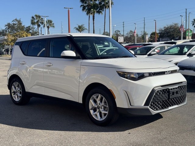 Certified 2025 Kia Soul LX image 4