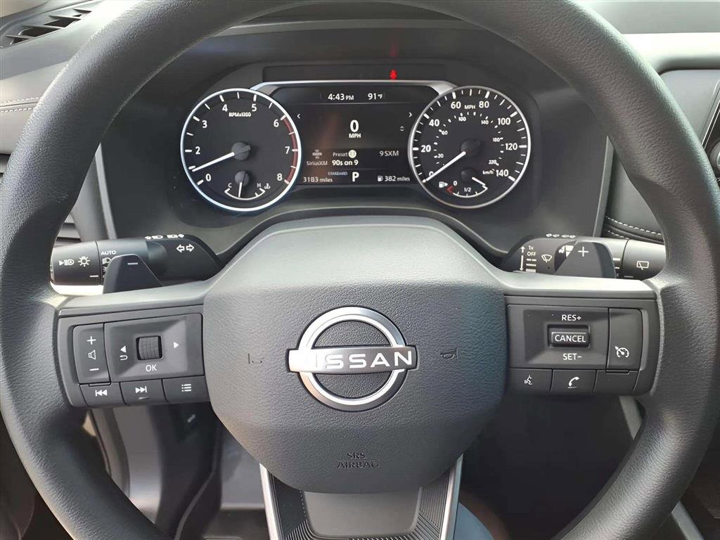 Used 2025 Nissan Rogue S image 14