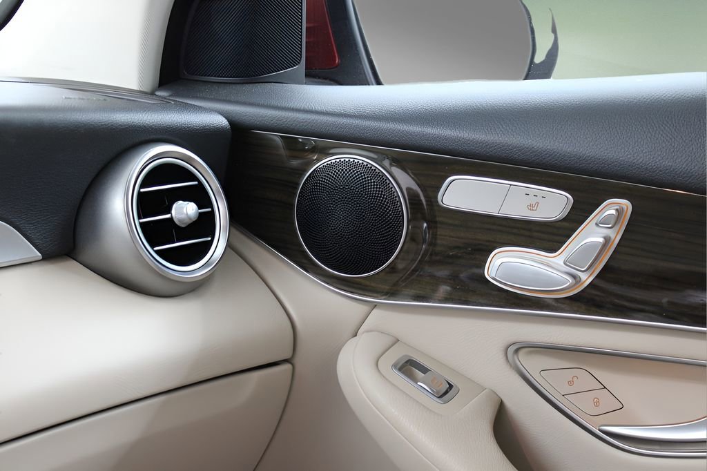 Used 2019 Mercedes-Benz GLC 300 4MATIC image 30