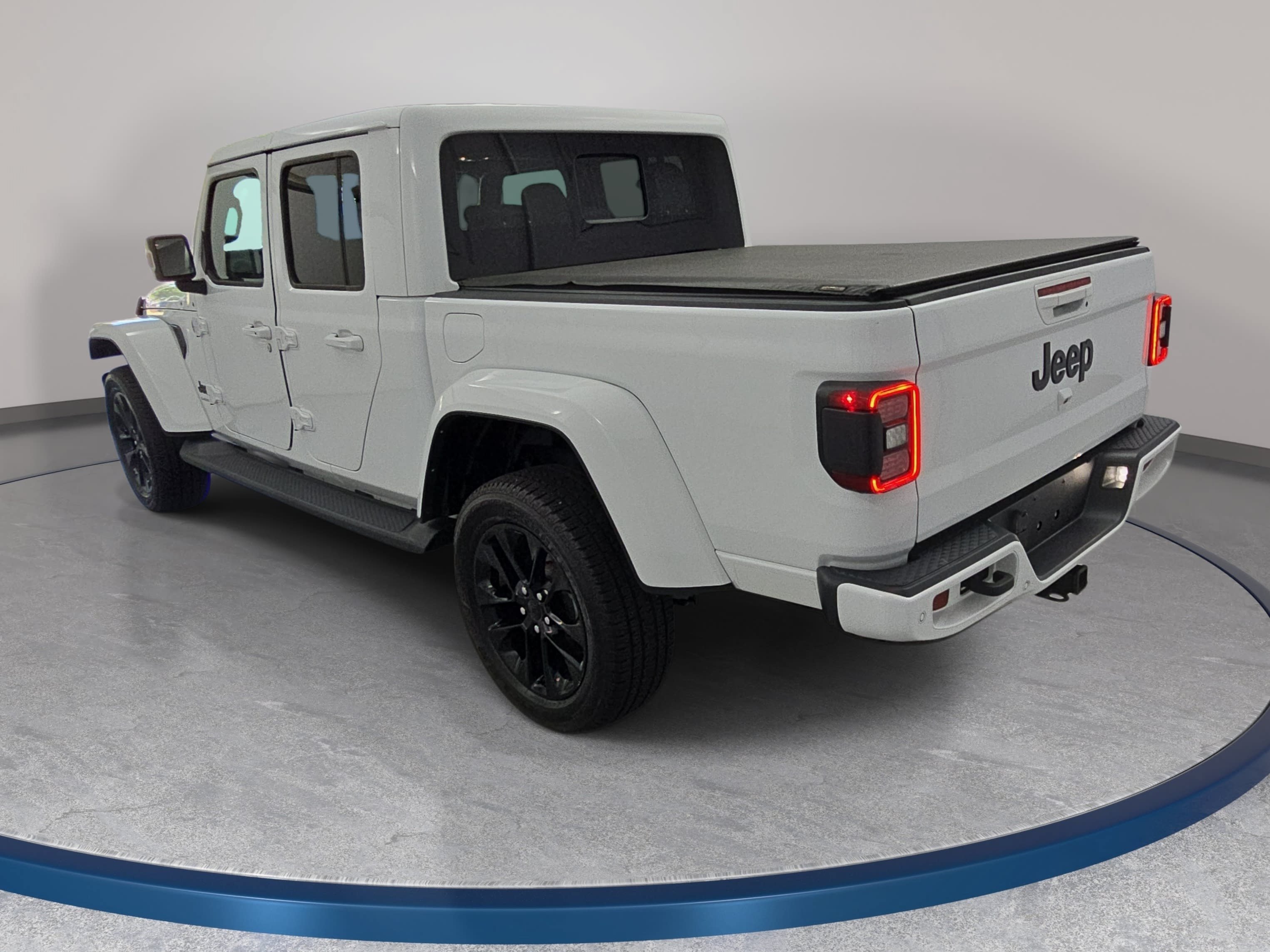 Used 2023 Jeep Gladiator Overland AWD/4WD image 7