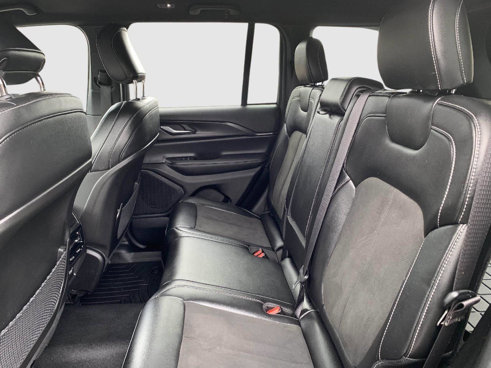 Used 2023 Jeep Grand Cherokee Altitude image 39