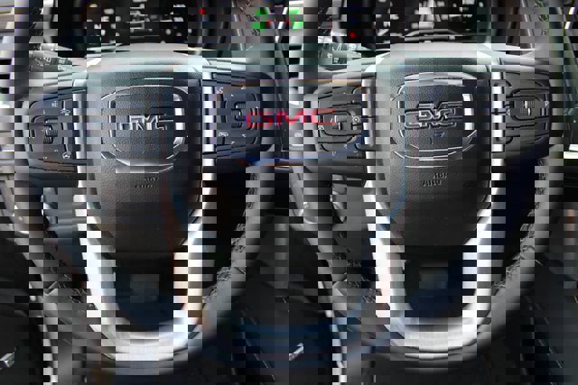 Used 2023 GMC Yukon SLT w/ SLT Premium Package image 13